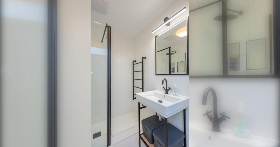 Stylish 1 Bedroom Apartment in Holborn in a Great Location House in London Borough of Camden