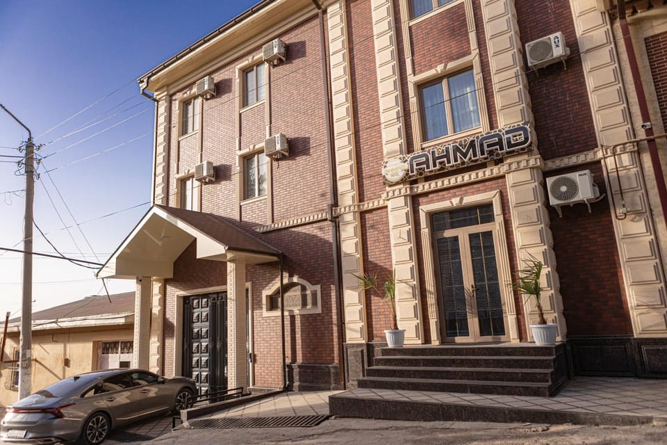 Property building, Facade/entrance