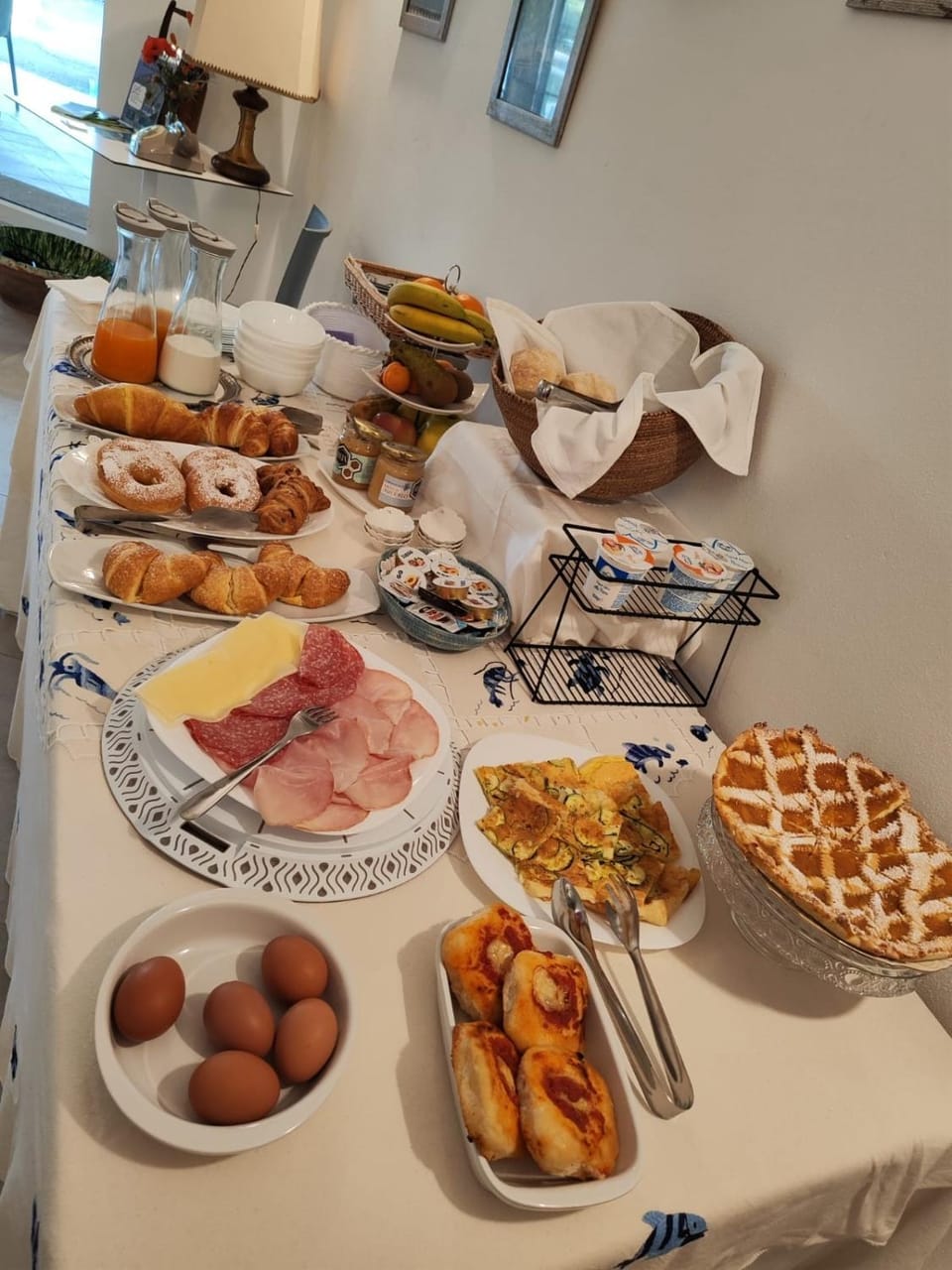 Restaurant/places to eat, Breakfast, Buffet breakfast