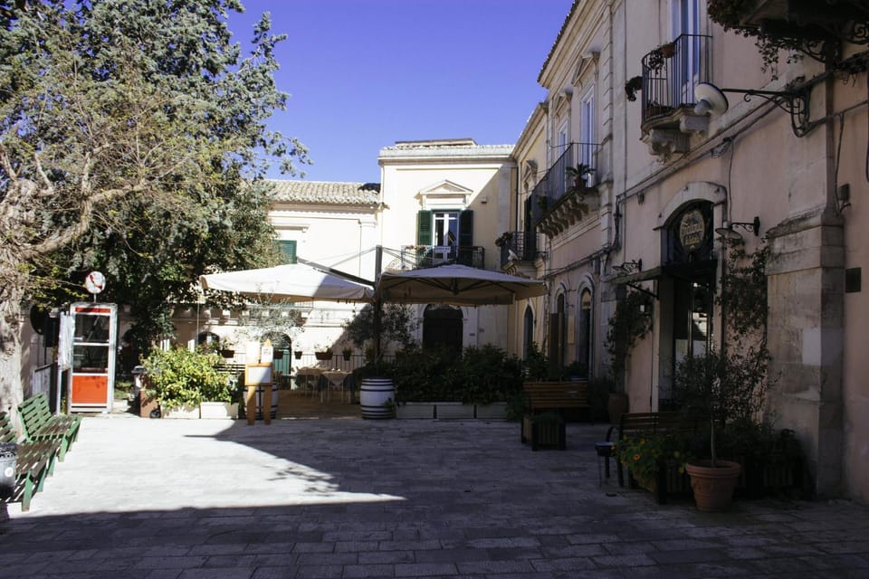 Restaurant/places to eat, Neighbourhood, On site, Supermarket/grocery shop