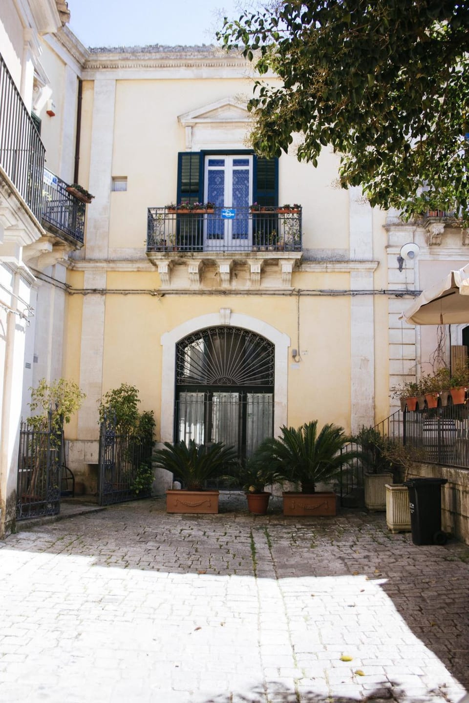 Facade/entrance, Day