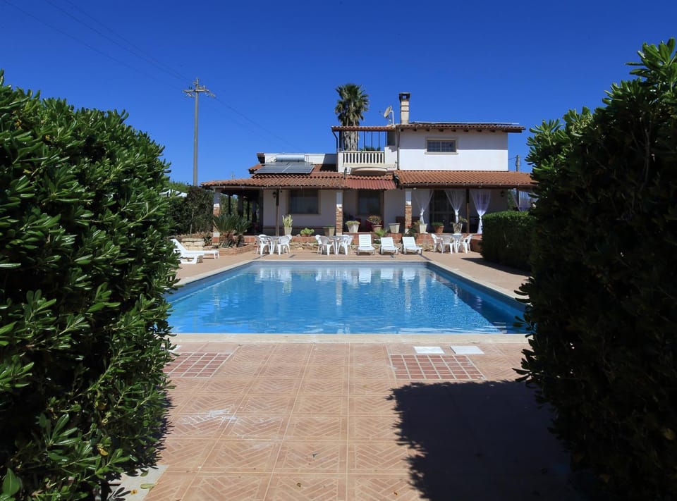 Property building, Day, Pool view, Swimming pool, sunbed