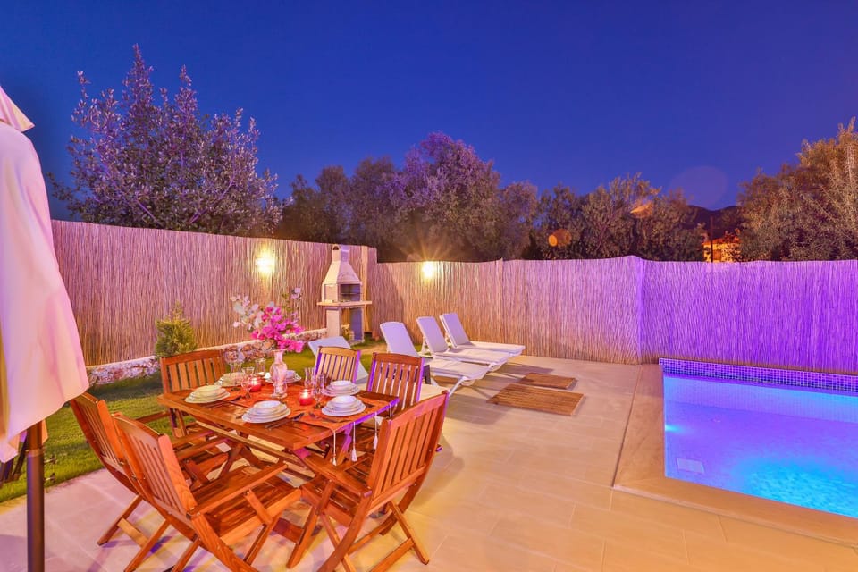 Night, Natural landscape, Dining area, Pool view, Swimming pool, sunbed