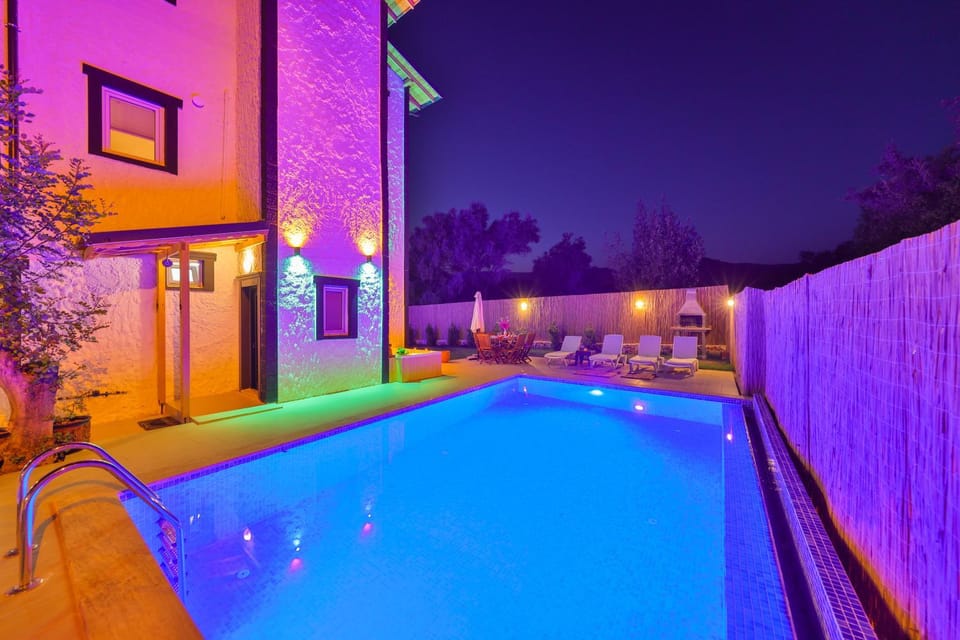 Property building, Night, Pool view, Swimming pool, sunbed