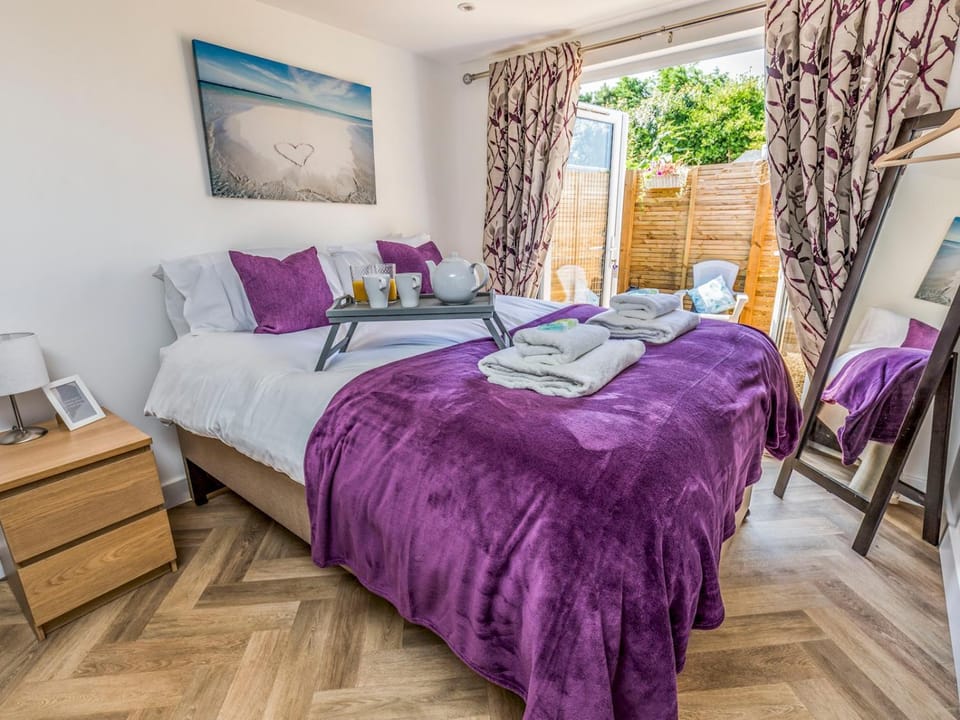 Bed, Other, Bedroom, towels