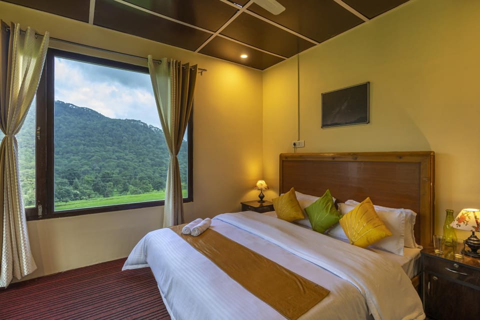 Bed, Photo of the whole room, Bedroom, Mountain view