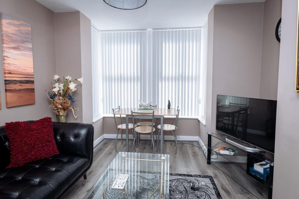 TV and multimedia, Living room, Seating area, Dining area, heating, internet