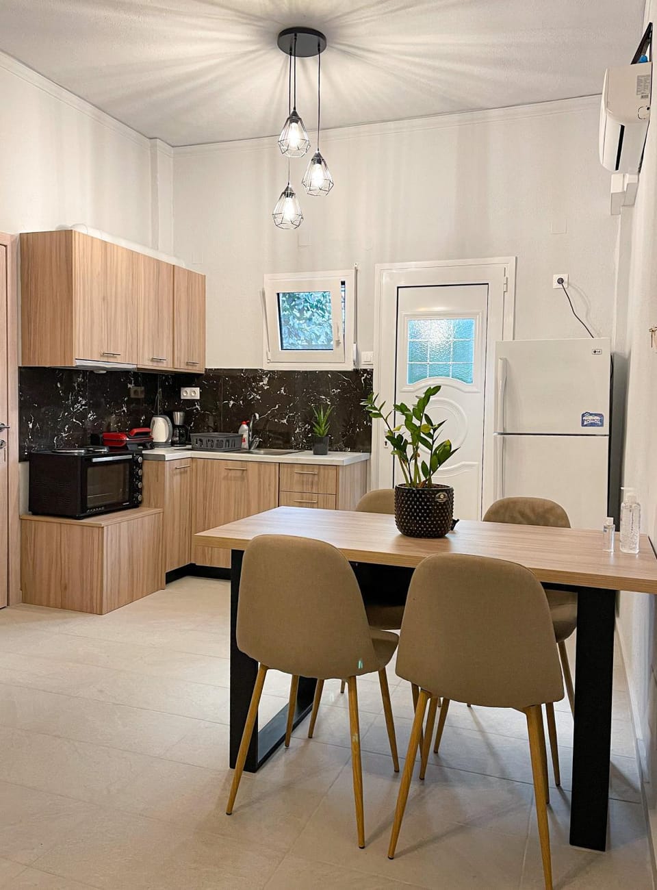 Central neighborhood house Apartment in Stalida