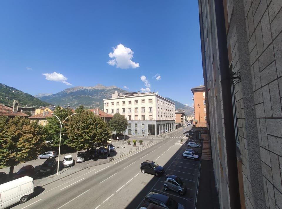 Property building, Neighbourhood, Natural landscape, City view, Mountain view, Street view, Location, Parking