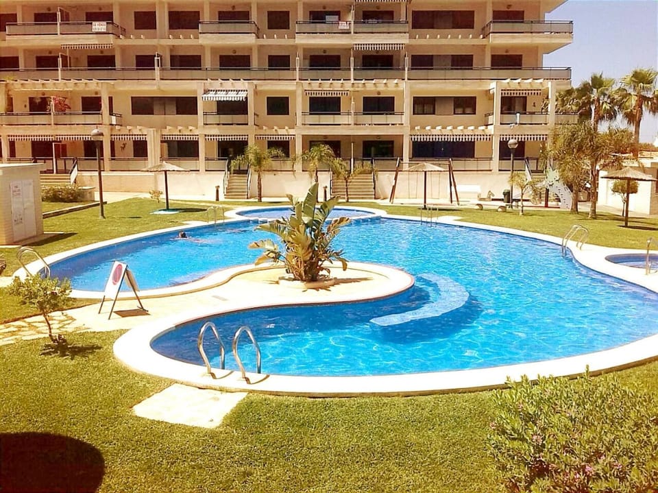 Property building, Garden, Swimming pool