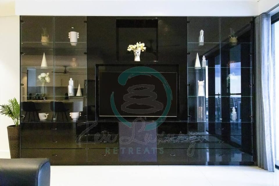 ZEN AT ARKABA 3BR Luxury Waterfront Apt Pool + BBQ Apartment in Darwin