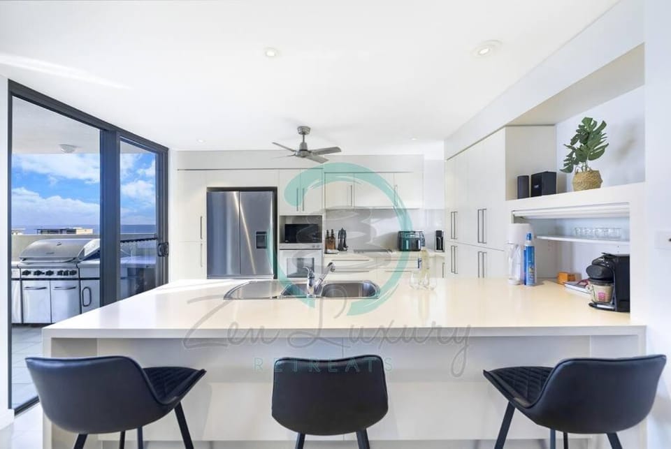 ZEN AT ARKABA 3BR Luxury Waterfront Apt Pool + BBQ Apartment in Darwin