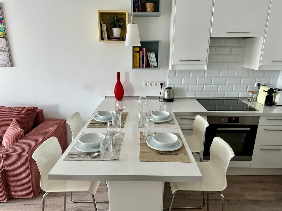Seating area, Dining area