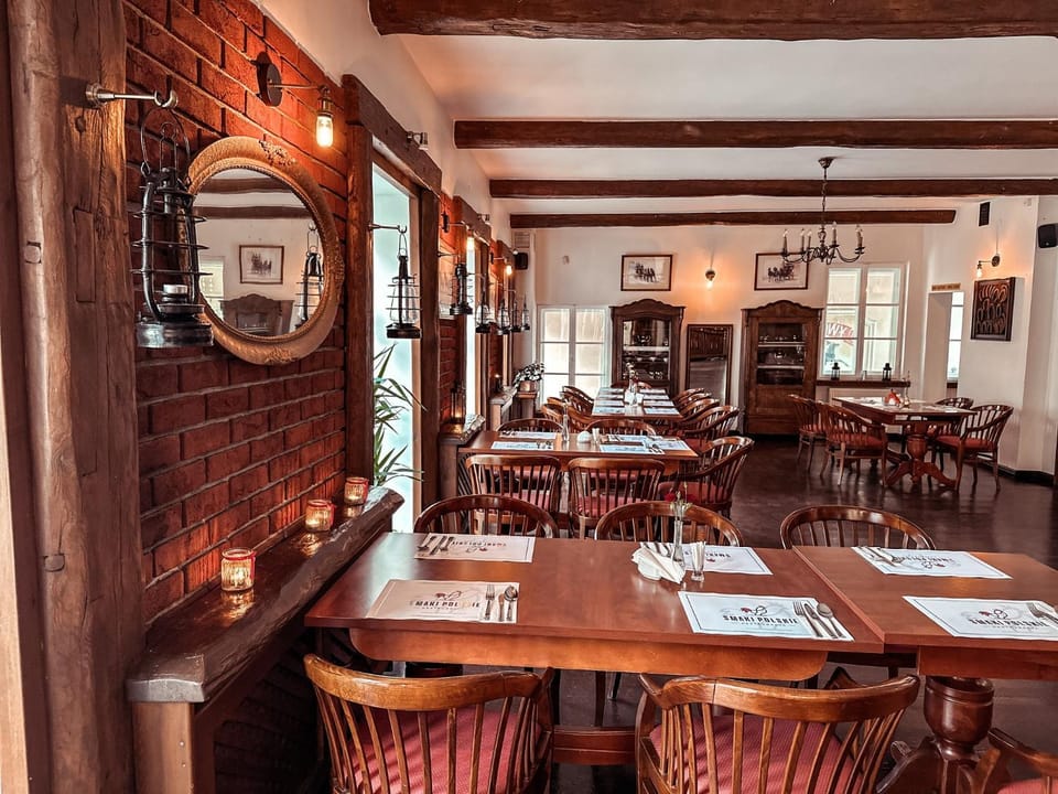 Restaurant/places to eat, Banquet/Function facilities, Seating area