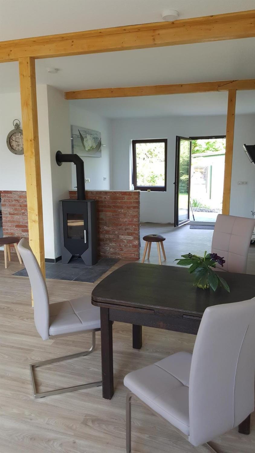 Seating area, Dining area