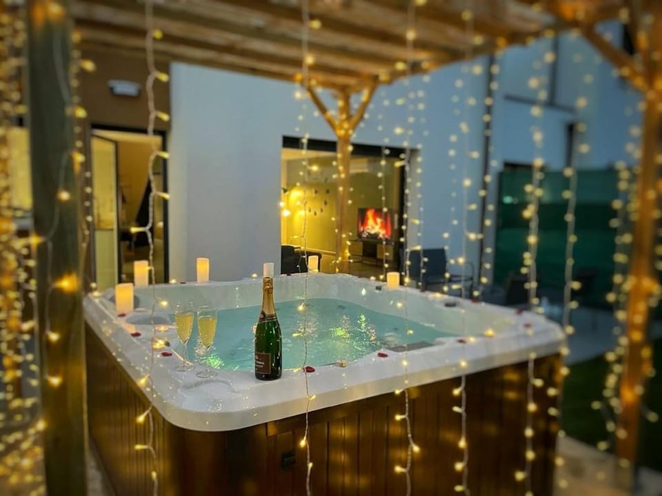 Garden, Hot Spring Bath, Hot Tub, Hot Tub, Spa and wellness centre/facilities, Garden view, Pool view, Swimming pool, Swimming pool, Open Air Bath