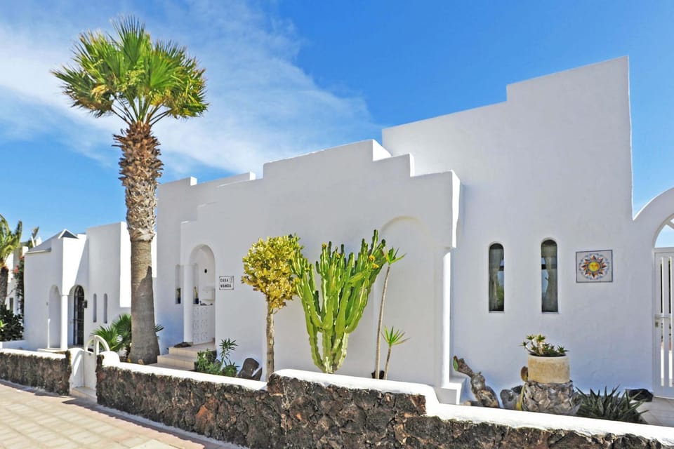 Property building, Facade/entrance, Off site