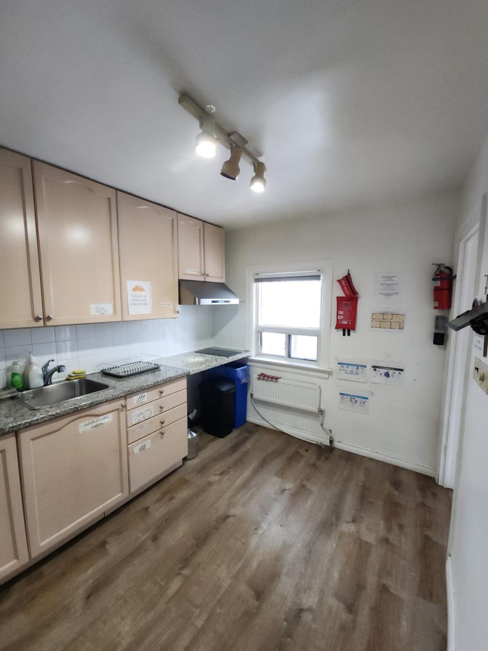Affordable Quiet Private Room - 10-min Walk to Subway Bed and Breakfast in Toronto