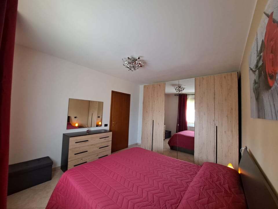 Bed, Photo of the whole room, Bedroom, wardrobe