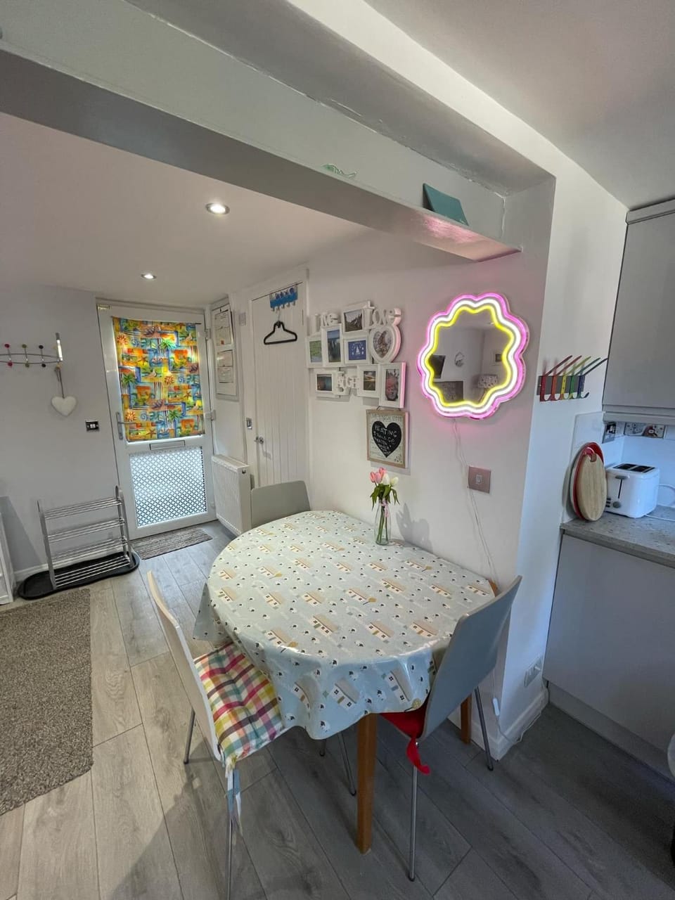 Magnolia Passageway to the Jurassic Coast. House in Corfe Castle