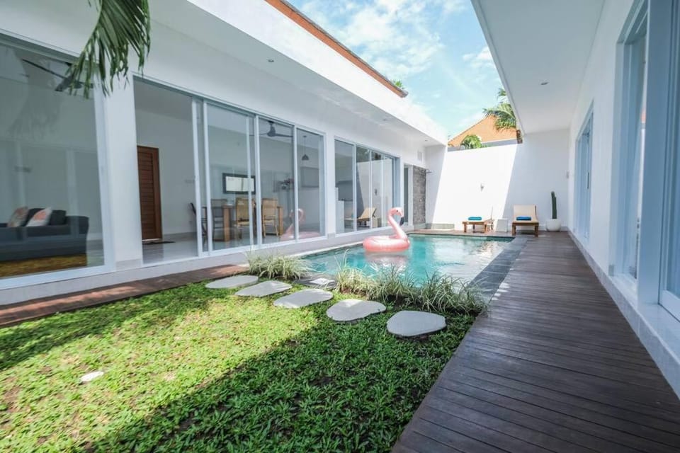Garden, Garden view, Pool view, Swimming pool, sunbed