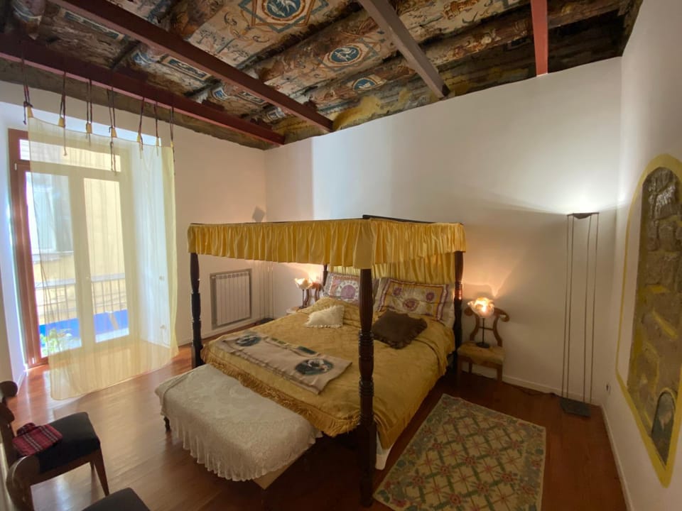 Casa Tiare, the heart of Piazza Plebiscito Apartment in Naples