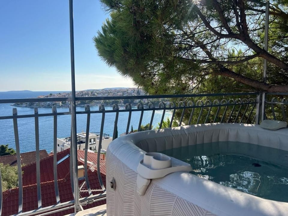 Hot Tub, Balcony/Terrace
