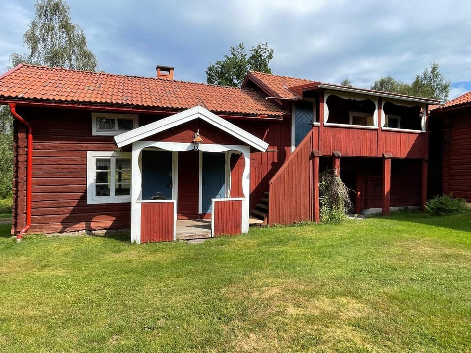 Dalastuga med tillgång till badplats House in Sweden