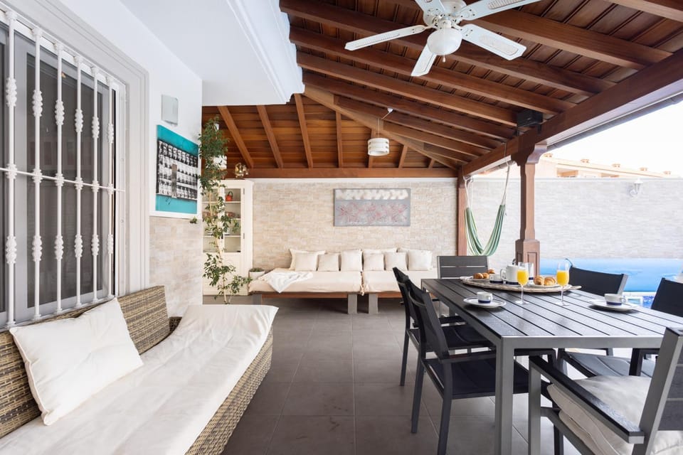 LUXURY VILLA PLAYA DUQUE, PRIVATE POOL & AIRCON, Costa Adeje, Tenerife Villa in Costa Adeje