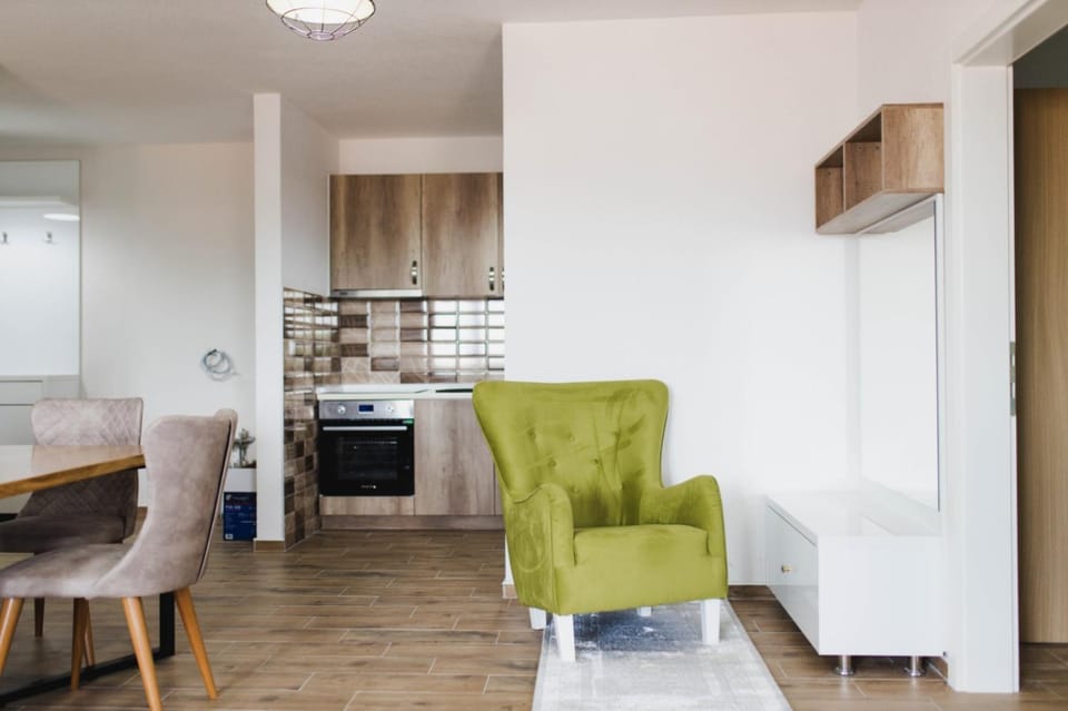 Living room, Seating area, Dining area, pet friendly, stove