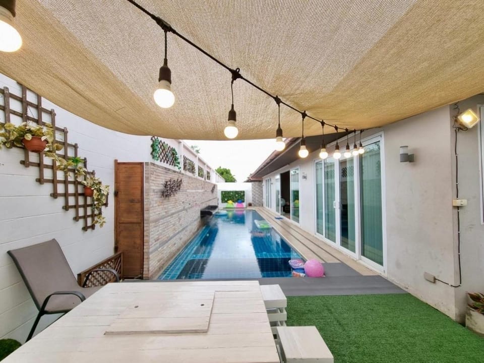 Pool view, Swimming pool, sunbed