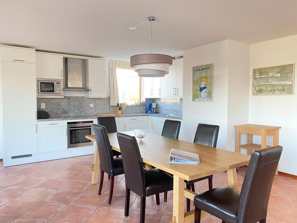Restaurant/places to eat, Kitchen or kitchenette