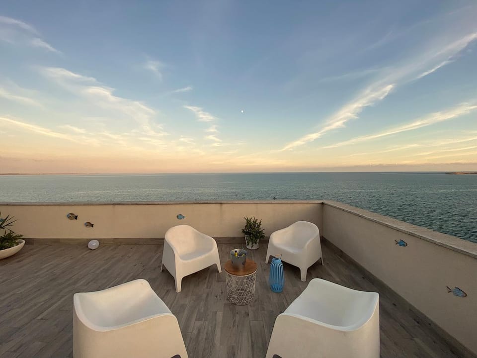Day, Natural landscape, View (from property/room), Balcony/Terrace, Beach, Sea view, Breakfast, Sunrise, Sunset