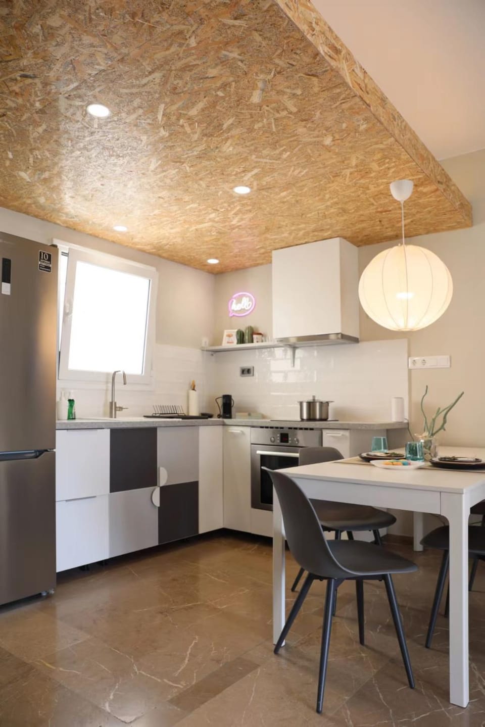 Kitchen or kitchenette, Dining area, oven, stove