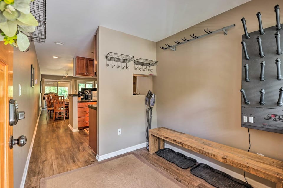 Cozy Vail Condo ~ 4 Mi to Vail Ski Resort! House in Vail