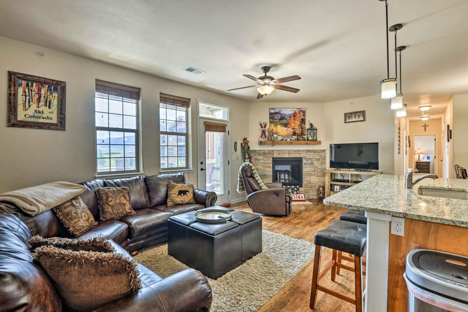 Balcony & Grill: Mtn-View Retreat in Granby! House in Granby