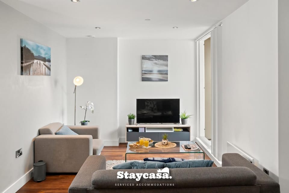 Spectacular Apartment Balcony View in City Centre Apartment in Manchester