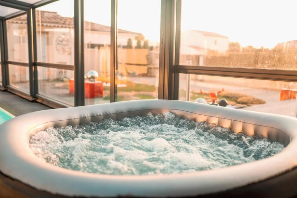 Hot Tub, Swimming pool