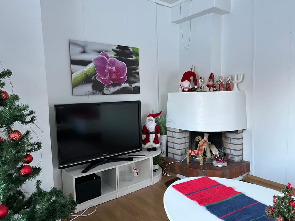 Communal lounge/ TV room