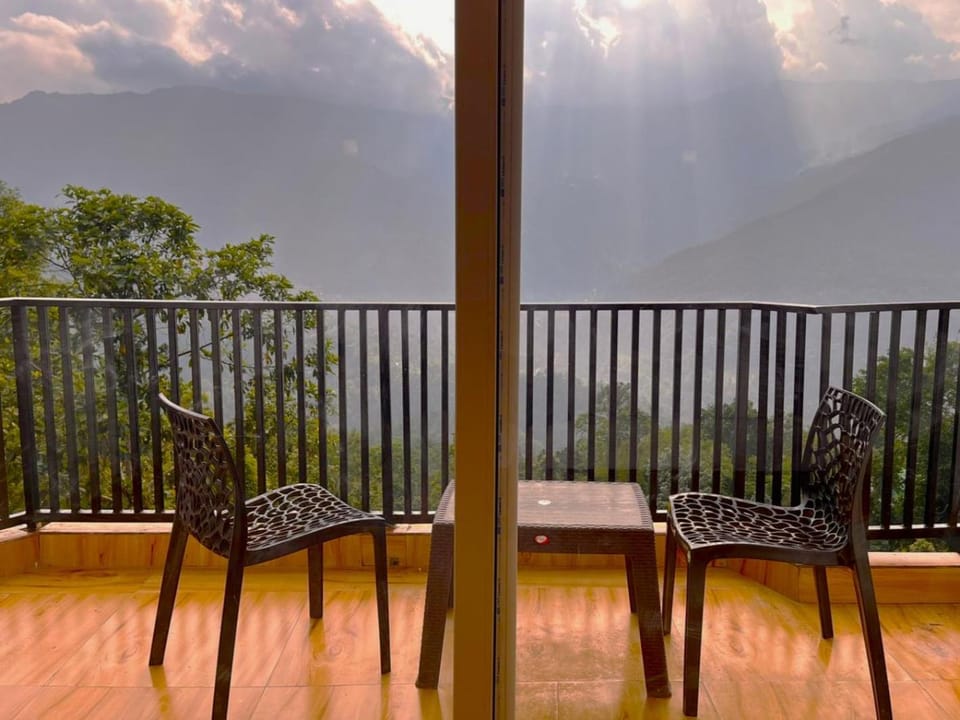 Balcony/Terrace, Mountain view
