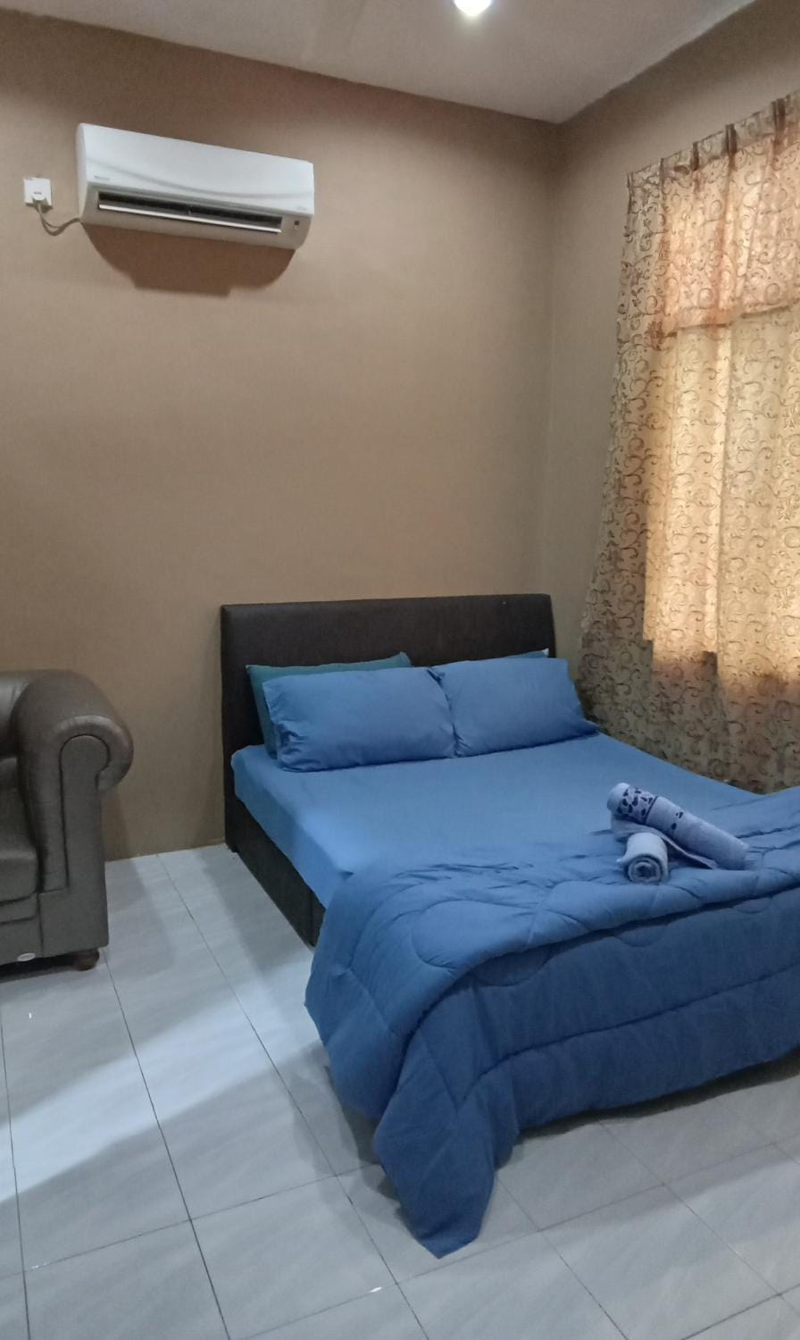 Bed, Photo of the whole room, Bedroom, air conditioner