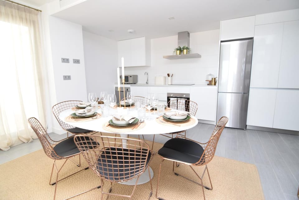 Dining area, kitchen