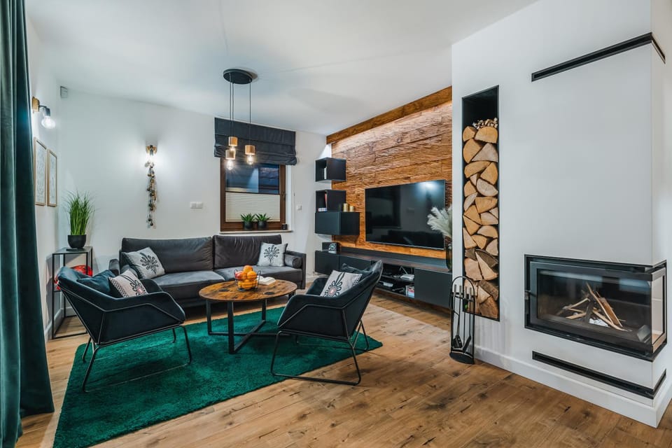 Communal lounge/ TV room, TV and multimedia, Living room, Evening entertainment, flat iron