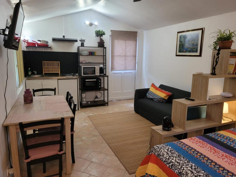 Kitchen or kitchenette, Living room, Dining area