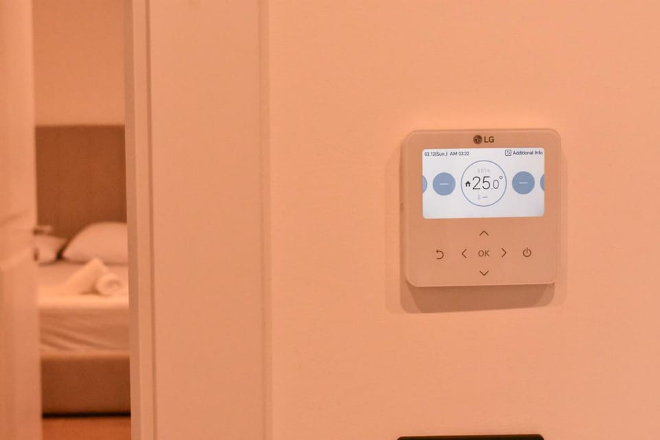 Bed, air conditioner