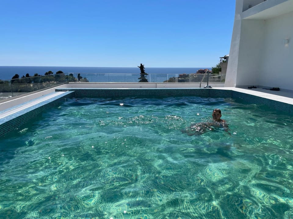 Swimming pool, Swimming pool