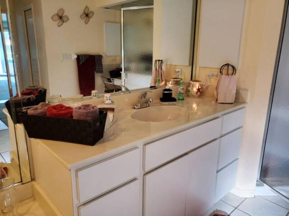 steve and cori's tropical king suite 2 Vacation rental in North Port