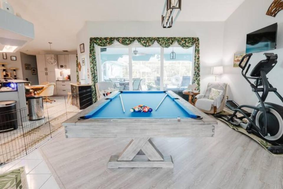 steve and cori's tropical king suite 2 Vacation rental in North Port