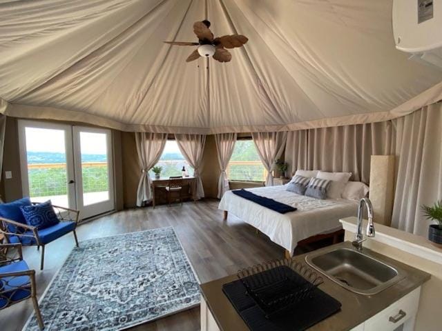 Luxury Suite 3-Safari Tent-Outdoor Whirlpool Tub-Beautiful View Luxury tent in Lake Travis