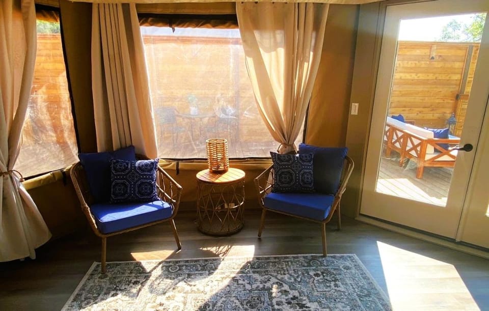Luxury Suite 3-Safari Tent-Outdoor Whirlpool Tub-Beautiful View Luxury tent in Lake Travis